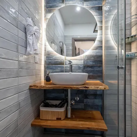 شقة Zenon Homes 3nd Floor, Center *