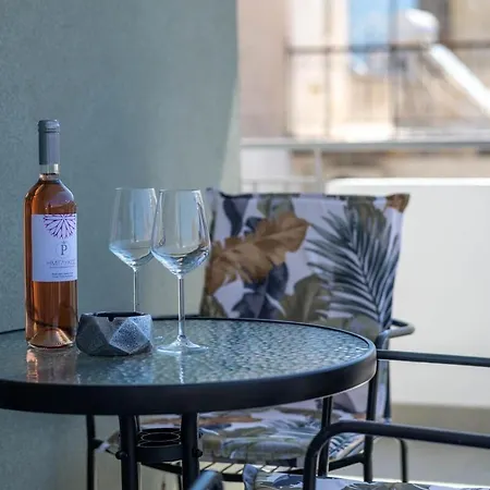 Zenon Homes 3nd Floor, Center شقة