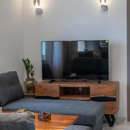 Zenon Homes 3nd Floor, Center شقة كالاماتا