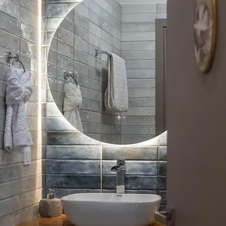 Zenon Homes 3nd Floor, Center كالاماتا