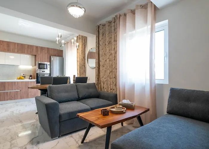 Zenon Homes 3nd Floor, Center 公寓 *