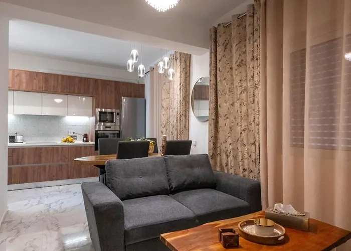 Zenon Homes 3nd Floor, Center 卡拉马塔