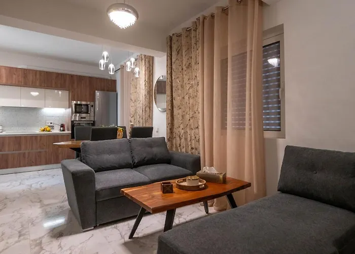 Zenon Homes 3nd Floor, Center * 卡拉马塔