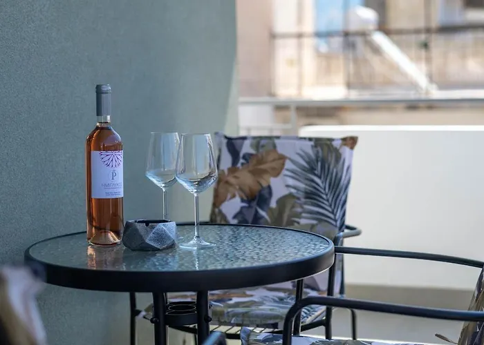 Zenon Homes 3nd Floor, Center 公寓