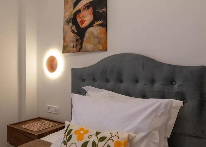 Zenon Homes 3nd Floor, Center