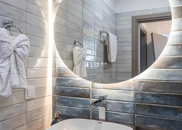 Zenon Homes 3nd Floor, Center 公寓