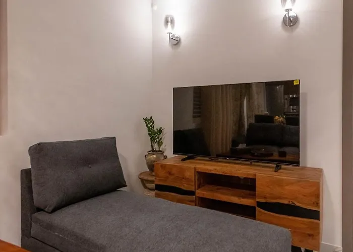 Zenon Homes 3nd Floor, Center