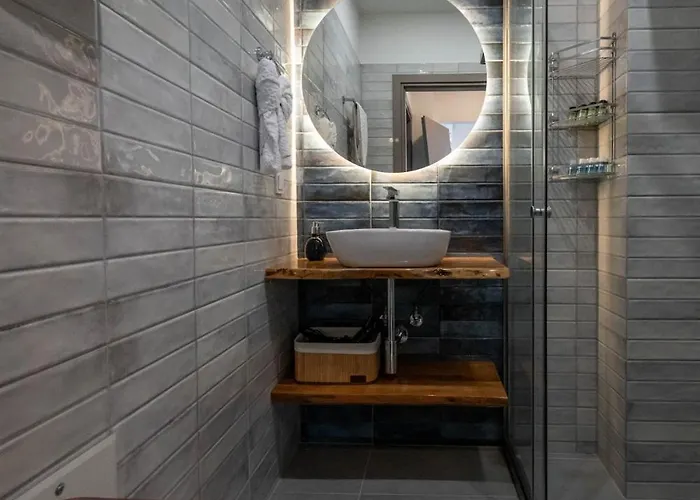 Zenon Homes 3nd Floor, Center *