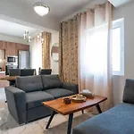 Zenon Homes 3nd Floor, Center Apartmán *