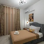 Zenon Homes 3nd Floor, Center