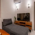 Zenon Homes 3nd Floor, Center