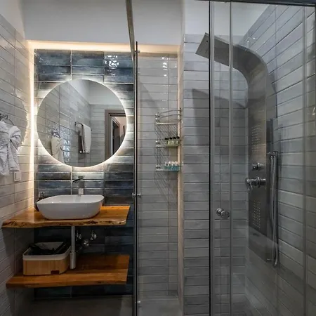 Zenon Homes 3nd Floor, Center Appartement