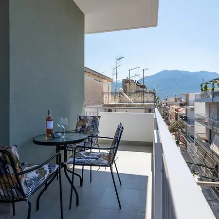 Zenon Homes 3nd Floor, Center Apartment *