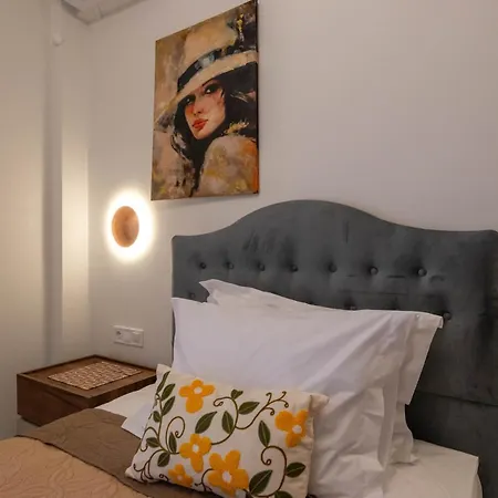 Zenon Homes 3nd Floor, Center