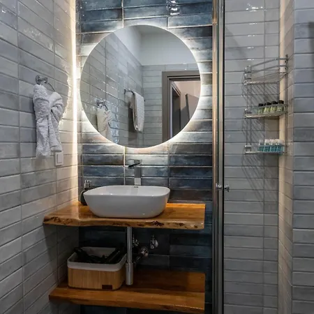 Zenon Homes 3nd Floor, Center *