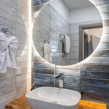 Zenon Homes 3nd Floor Appartement