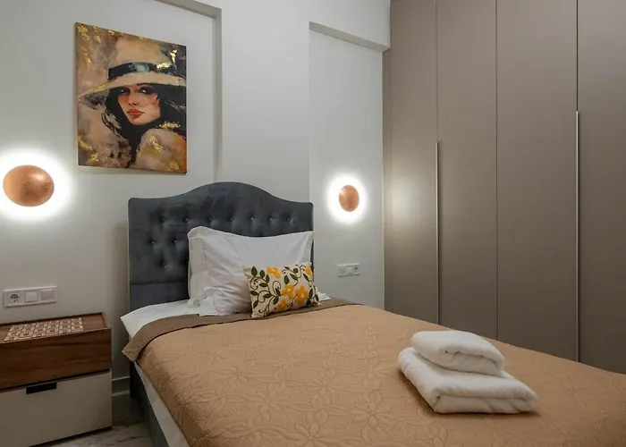 Zenon Homes 3nd Floor, Center Apartamento