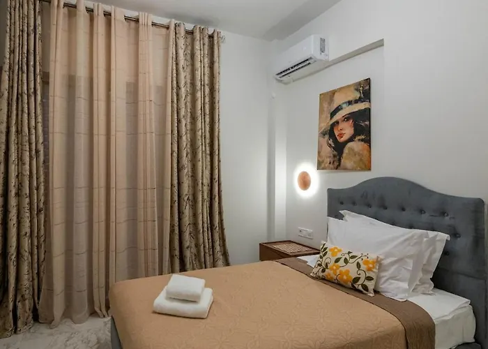 Zenon Homes 3nd Floor, Center