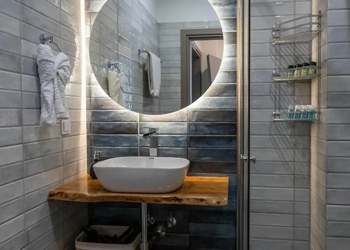 Zenon Homes 3nd Floor, Center *